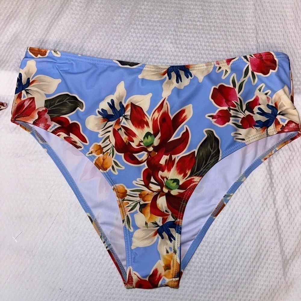 SHEIN 2pc bikini - Picture 3 of 9
